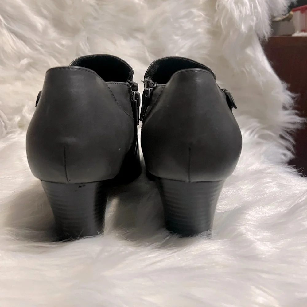 #330 Women’s Croft & Barrow Ortholite Ankle Boots Gray 9.5 W Pre-loved​ - Picture 4 of 5